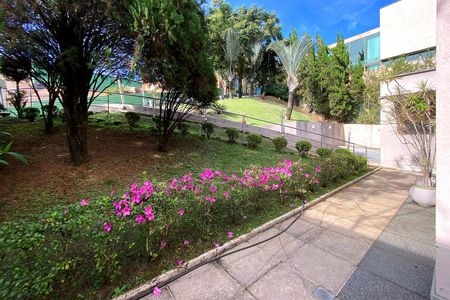 Casa de condomínio à venda com 455m², 4 quartos e 4 vagas Casa de condomínio à venda com 455m², 4 quartos e 4 vagasJardim