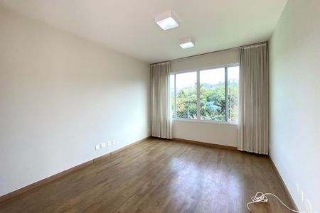 Casa de condomínio à venda com 455m², 4 quartos e 4 vagas Casa de condomínio à venda com 455m², 4 quartos e 4 vagasSuite 4
