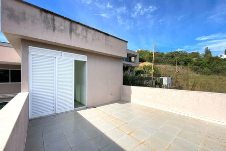 Casa de condomínio à venda com 455m², 4 quartos e 4 vagas Casa de condomínio à venda com 455m², 4 quartos e 4 vagasVaranda Suite 2