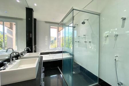 Casa de condomínio à venda com 455m², 4 quartos e 4 vagas Casa de condomínio à venda com 455m², 4 quartos e 4 vagasSuite 1