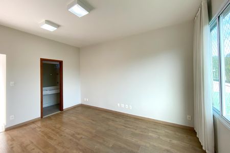 Casa de condomínio à venda com 455m², 4 quartos e 4 vagas Casa de condomínio à venda com 455m², 4 quartos e 4 vagasSuite 4