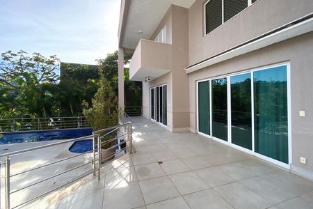Casa de condomínio à venda com 455m², 4 quartos e 4 vagas Casa de condomínio à venda com 455m², 4 quartos e 4 vagasQuintal
