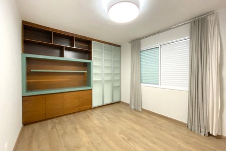 Casa de condomínio à venda com 455m², 4 quartos e 4 vagas Casa de condomínio à venda com 455m², 4 quartos e 4 vagasSuite 3