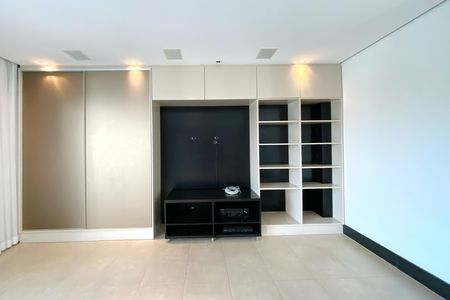 Casa de condomínio à venda com 455m², 4 quartos e 4 vagas Casa de condomínio à venda com 455m², 4 quartos e 4 vagasArmários da Sala