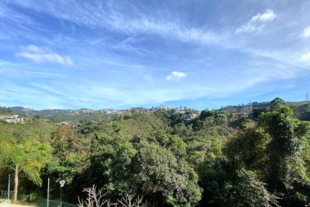 Casa de condomínio à venda com 455m², 4 quartos e 4 vagas Casa de condomínio à venda com 455m², 4 quartos e 4 vagasVista da Suite 2