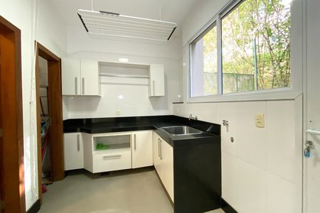 Casa de condomínio à venda com 455m², 4 quartos e 4 vagas Casa de condomínio à venda com 455m², 4 quartos e 4 vagasÁrea de Serviço
