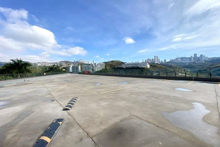 Casa de condomínio à venda com 455m², 4 quartos e 4 vagas Casa de condomínio à venda com 455m², 4 quartos e 4 vagasÁrea comum