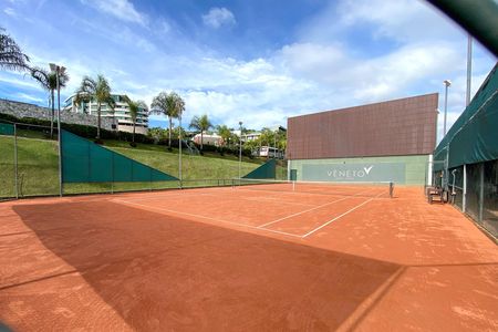 Casa de condomínio à venda com 455m², 4 quartos e 4 vagas Casa de condomínio à venda com 455m², 4 quartos e 4 vagasÁrea comum