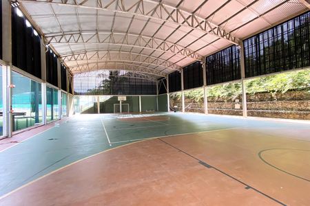Casa de condomínio à venda com 455m², 4 quartos e 4 vagas Casa de condomínio à venda com 455m², 4 quartos e 4 vagasÁrea comum