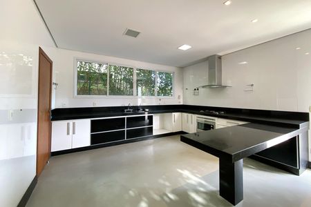 Casa de condomínio à venda com 455m², 4 quartos e 4 vagas Casa de condomínio à venda com 455m², 4 quartos e 4 vagasCozinha