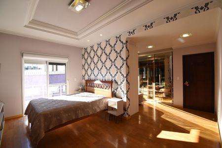 Casa à venda com 494m², 4 quartos e 4 vagasSuíte 1