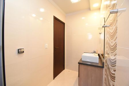 Casa à venda com 494m², 4 quartos e 4 vagasBanheiro da Suíte 2