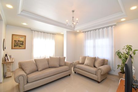 Casa à venda com 494m², 4 quartos e 4 vagasSala