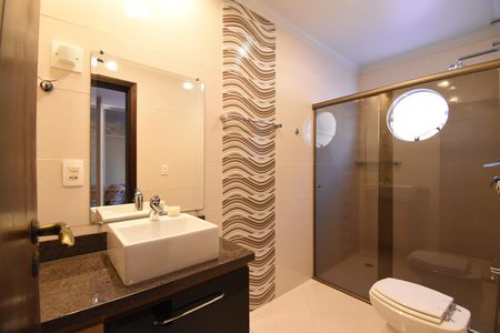 Casa à venda com 494m², 4 quartos e 4 vagasBanheiro da Suíte 2