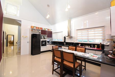 Casa à venda com 494m², 4 quartos e 4 vagasCozinha