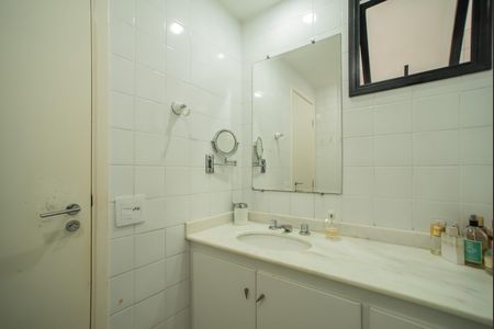 Apartamento para alugar com 75m², 3 quartos e 2 vagas Apartamento para alugar com 75m², 3 quartos e 2 vagasBanheiro da Suíte