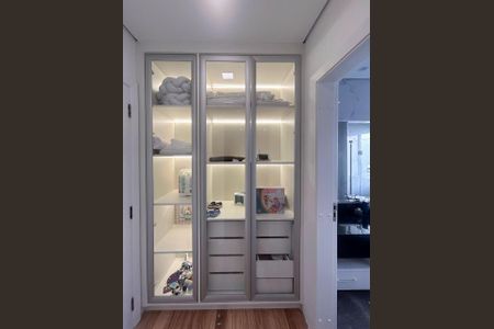 Apartamento à venda com 411m², 4 quartos e 3 vagas Apartamento à venda com 411m², 4 quartos e 3 vagasQuarto 2 - Suíte 2