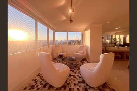 Apartamento à venda com 411m², 4 quartos e 3 vagas Apartamento à venda com 411m², 4 quartos e 3 vagasVaranda gourmet