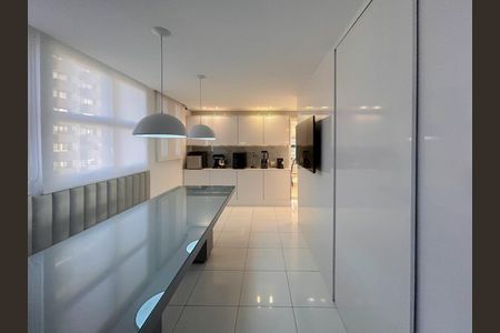 Apartamento à venda com 411m², 4 quartos e 3 vagas Apartamento à venda com 411m², 4 quartos e 3 vagasCopa