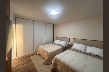 Apartamento à venda com 411m², 4 quartos e 3 vagas Apartamento à venda com 411m², 4 quartos e 3 vagasQuarto 3 - Suíte 3