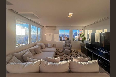 Apartamento à venda com 411m², 4 quartos e 3 vagas Apartamento à venda com 411m², 4 quartos e 3 vagasSala de estar