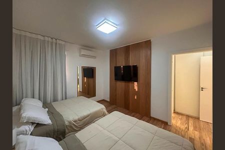 Apartamento à venda com 411m², 4 quartos e 3 vagas Apartamento à venda com 411m², 4 quartos e 3 vagasQuarto 3 - Suíte 3