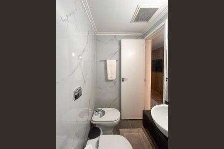 Apartamento à venda com 411m², 4 quartos e 3 vagas Apartamento à venda com 411m², 4 quartos e 3 vagasBanheiro da Suíte 4