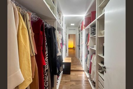 Apartamento à venda com 411m², 4 quartos e 3 vagas Apartamento à venda com 411m², 4 quartos e 3 vagasCloset Suíte master