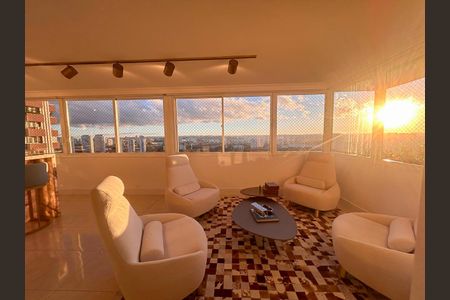 Apartamento à venda com 411m², 4 quartos e 3 vagas Apartamento à venda com 411m², 4 quartos e 3 vagasVaranda gourmet