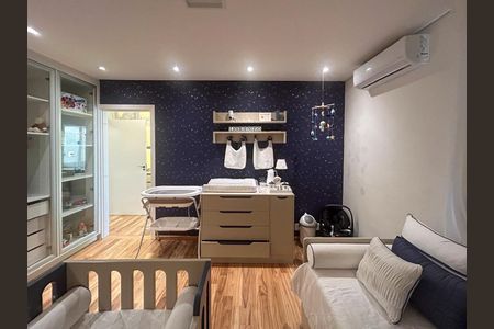Apartamento à venda com 411m², 4 quartos e 3 vagas Apartamento à venda com 411m², 4 quartos e 3 vagasQuarto 2 - Suíte 2