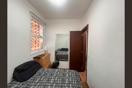 Apartamento à venda com 411m², 4 quartos e 3 vagas Apartamento à venda com 411m², 4 quartos e 3 vagasQuarto serviço 2