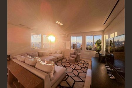 Apartamento à venda com 411m², 4 quartos e 3 vagas Apartamento à venda com 411m², 4 quartos e 3 vagasSala de estar