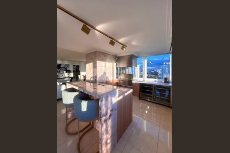 Apartamento à venda com 411m², 4 quartos e 3 vagas Apartamento à venda com 411m², 4 quartos e 3 vagasVaranda gourmet