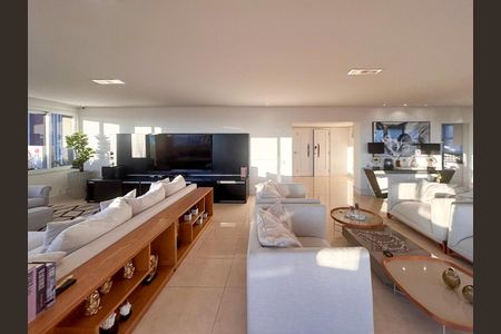 Apartamento à venda com 411m², 4 quartos e 3 vagas Apartamento à venda com 411m², 4 quartos e 3 vagasSala de estar