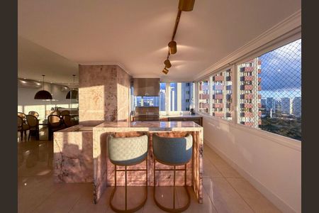 Apartamento à venda com 411m², 4 quartos e 3 vagas Apartamento à venda com 411m², 4 quartos e 3 vagasVaranda gourmet