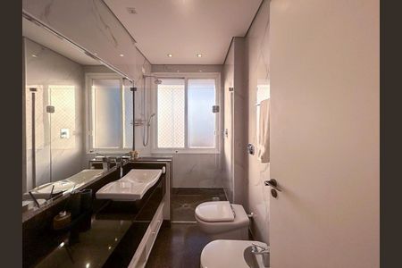 Apartamento à venda com 411m², 4 quartos e 3 vagas Apartamento à venda com 411m², 4 quartos e 3 vagasBanheiro da Suíte 2