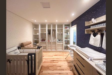 Apartamento à venda com 411m², 4 quartos e 3 vagas Apartamento à venda com 411m², 4 quartos e 3 vagasQuarto 2 - Suíte 2