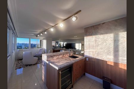 Apartamento à venda com 411m², 4 quartos e 3 vagas Apartamento à venda com 411m², 4 quartos e 3 vagasVaranda gourmet