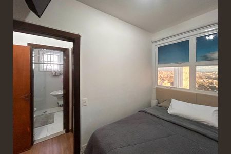 Apartamento à venda com 411m², 4 quartos e 3 vagas Apartamento à venda com 411m², 4 quartos e 3 vagasQuarto serviço 1