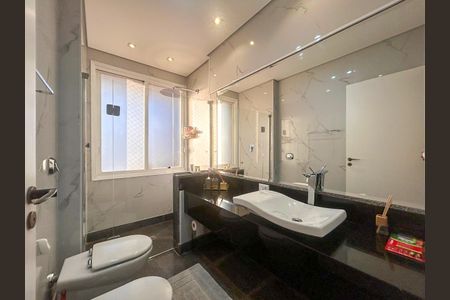 Apartamento à venda com 411m², 4 quartos e 3 vagas Apartamento à venda com 411m², 4 quartos e 3 vagasBanheiro da Suíte 3