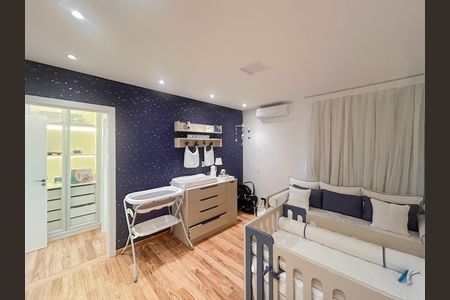 Apartamento à venda com 411m², 4 quartos e 3 vagas Apartamento à venda com 411m², 4 quartos e 3 vagasQuarto 2 - Suíte 2