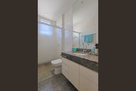 Apartamento à venda com 210m², 3 quartos e 3 vagas Apartamento à venda com 210m², 3 quartos e 3 vagasBanheiro Social