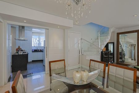 Apartamento à venda com 210m², 3 quartos e 3 vagas Apartamento à venda com 210m², 3 quartos e 3 vagasSala
