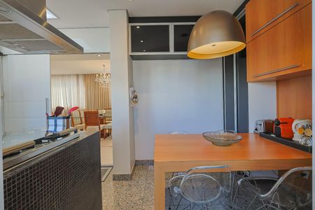 Apartamento à venda com 210m², 3 quartos e 3 vagas Apartamento à venda com 210m², 3 quartos e 3 vagasCozinha
