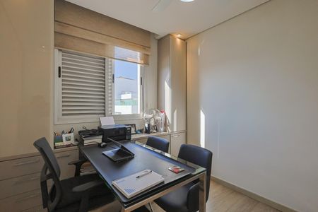 Apartamento à venda com 210m², 3 quartos e 3 vagas Apartamento à venda com 210m², 3 quartos e 3 vagasQuarto 3