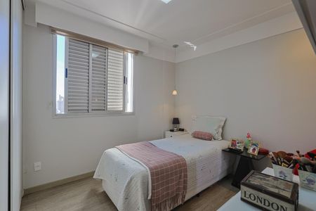 Apartamento à venda com 210m², 3 quartos e 3 vagas Apartamento à venda com 210m², 3 quartos e 3 vagasQuarto 2