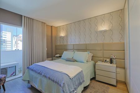 Apartamento à venda com 210m², 3 quartos e 3 vagas Apartamento à venda com 210m², 3 quartos e 3 vagasQuarto Suíte
