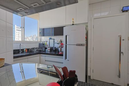 Apartamento à venda com 210m², 3 quartos e 3 vagas Apartamento à venda com 210m², 3 quartos e 3 vagasCozinha