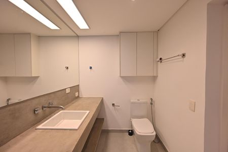 Apartamento à venda com 173m², 2 quartos e 2 vagasBanheiro da Suíte