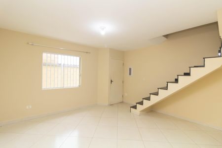 Sala de casa de condomínio para alugar com 2 quartos, 70m² em Vila Monte Santo, São Paulo
